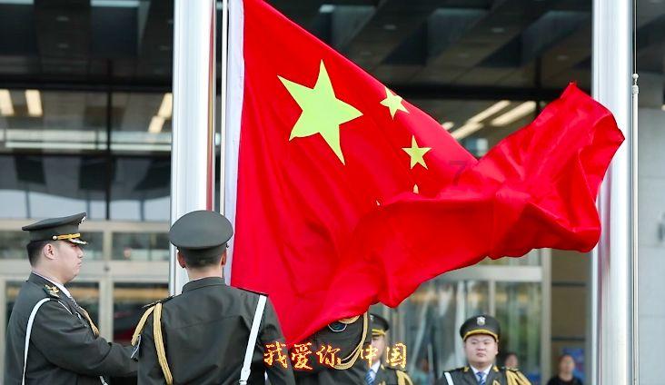 拜仁后卫于帕梅卡诺伤愈回归跑步训练