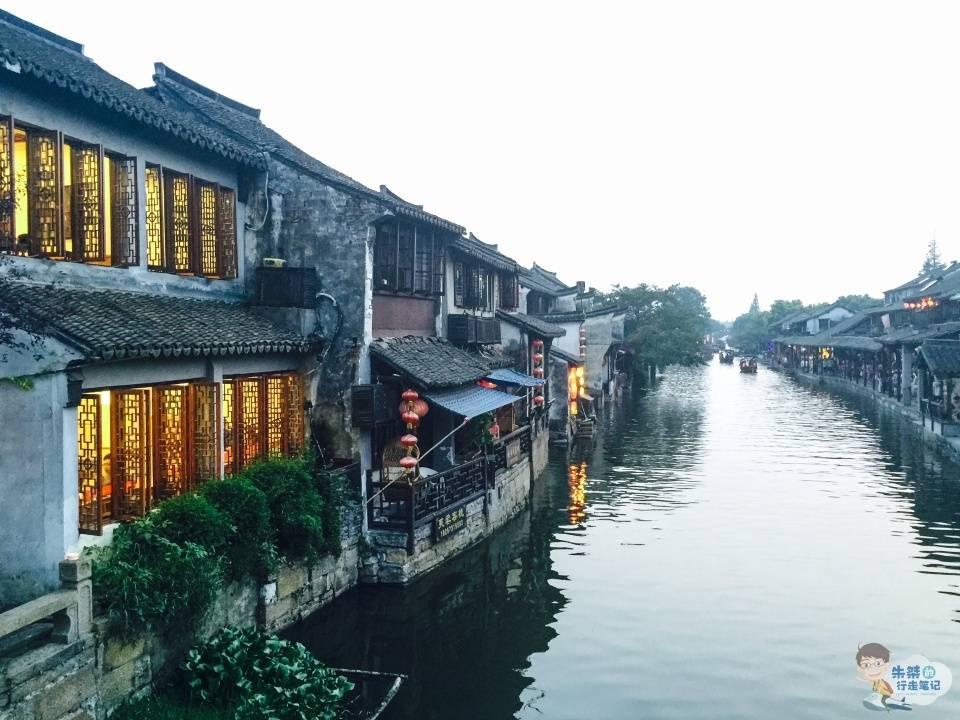 成都熠翊发服饰公司集合店童装精益求精,用完美诠释着自身的态度